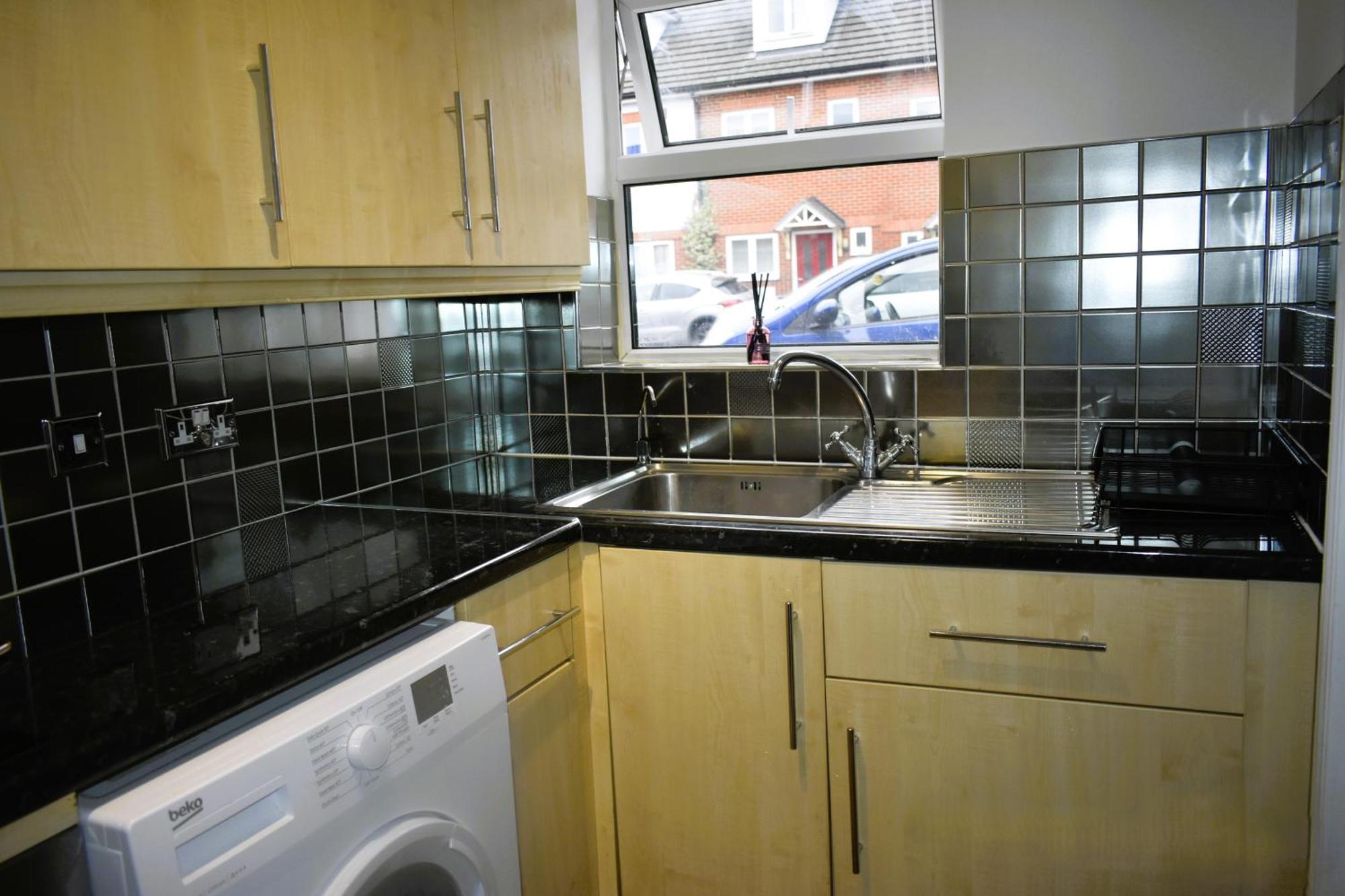 Luxury 2 Bed House With 3 Beds,3 Free Parking Lot In Dartford Near Town Centre, Adjacent Bus Stop, Train Station, Bluewater Mall, 25Mins To London City Airport,20 Miles From Central London Ngoại thất bức ảnh
