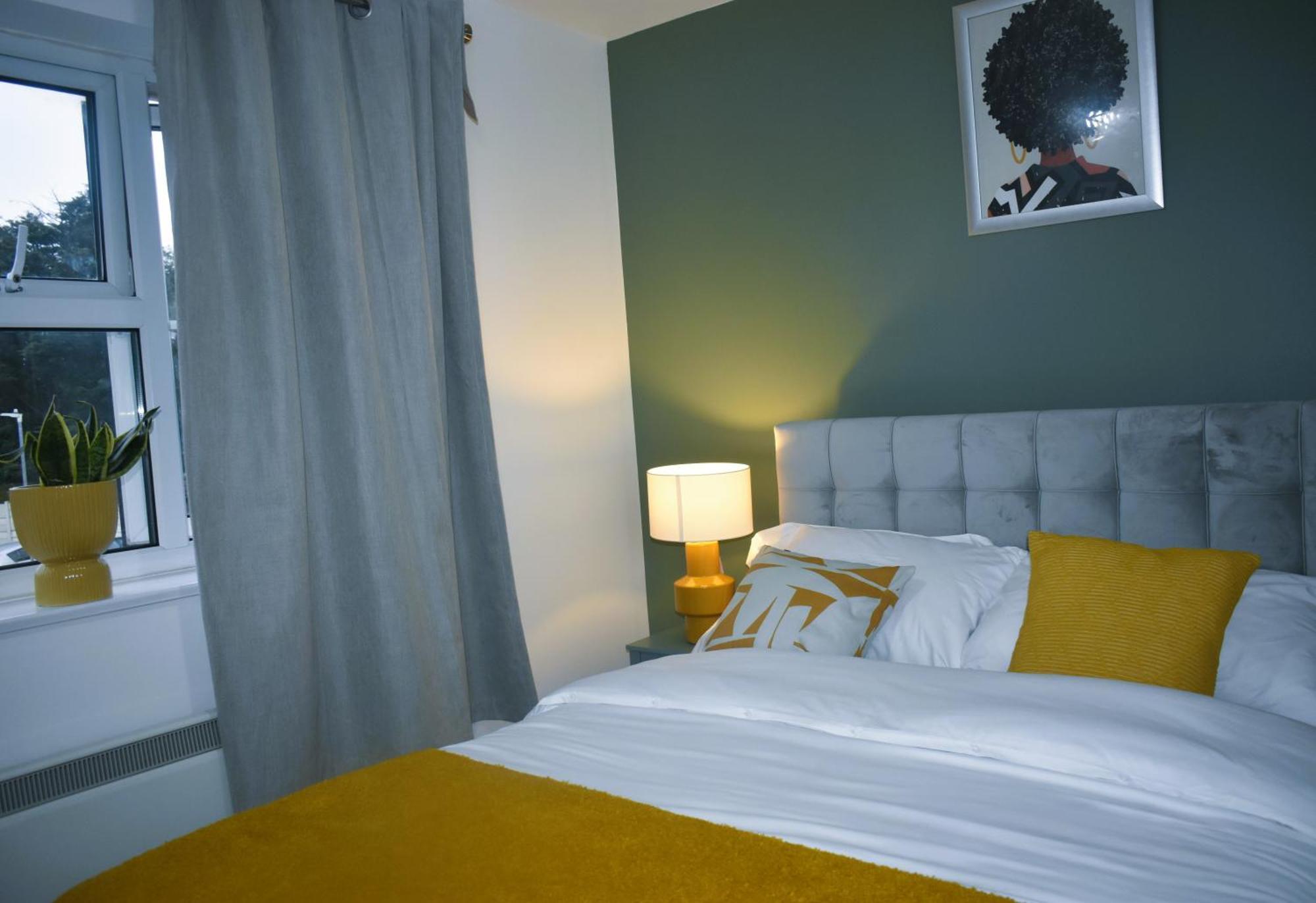 Luxury 2 Bed House With 3 Beds,3 Free Parking Lot In Dartford Near Town Centre, Adjacent Bus Stop, Train Station, Bluewater Mall, 25Mins To London City Airport,20 Miles From Central London Ngoại thất bức ảnh