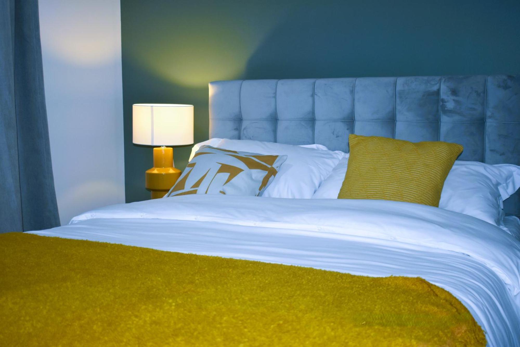 Luxury 2 Bed House With 3 Beds,3 Free Parking Lot In Dartford Near Town Centre, Adjacent Bus Stop, Train Station, Bluewater Mall, 25Mins To London City Airport,20 Miles From Central London Ngoại thất bức ảnh