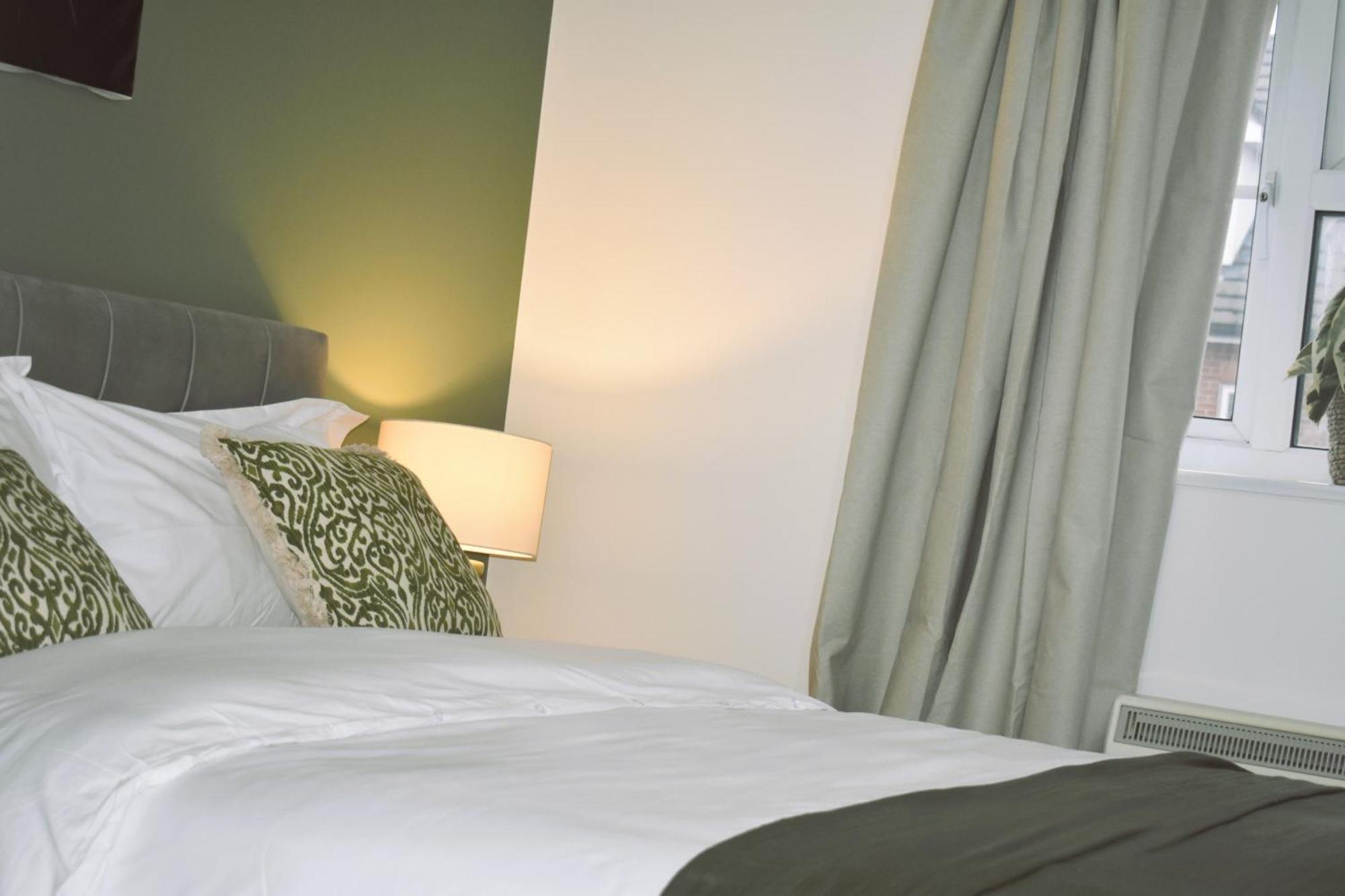 Luxury 2 Bed House With 3 Beds,3 Free Parking Lot In Dartford Near Town Centre, Adjacent Bus Stop, Train Station, Bluewater Mall, 25Mins To London City Airport,20 Miles From Central London Ngoại thất bức ảnh