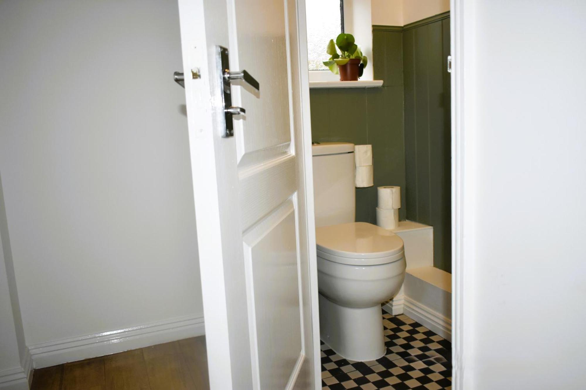 Luxury 2 Bed House With 3 Beds,3 Free Parking Lot In Dartford Near Town Centre, Adjacent Bus Stop, Train Station, Bluewater Mall, 25Mins To London City Airport,20 Miles From Central London Ngoại thất bức ảnh